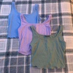 3 Cropped Tank Tops